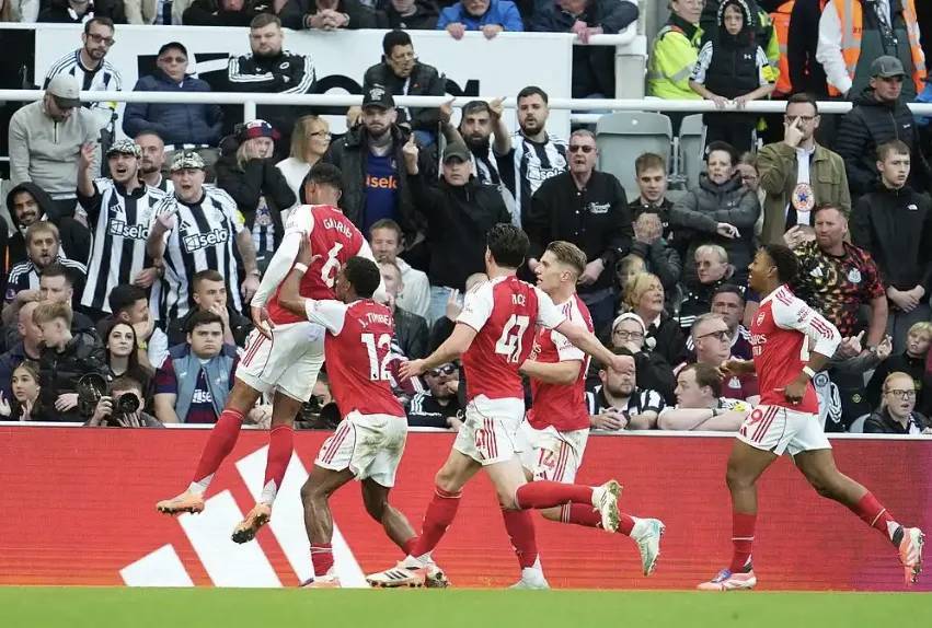 1.12亿解约金+3大下家哄抢！穆帅去向引爆足坛，是救赎还是谢幕？